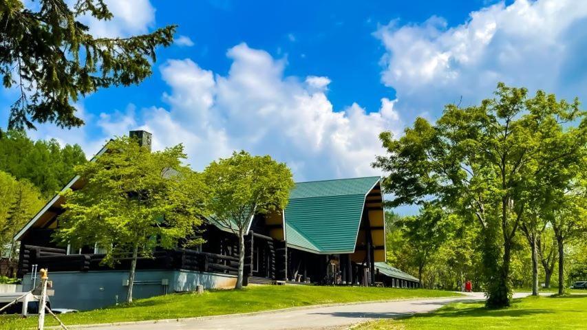 Log Hotel The Maple Lodge Iwamizawa Exterior photo